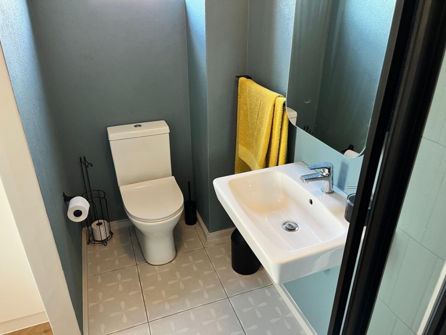1 Bedroom Property for Sale in Table View Western Cape